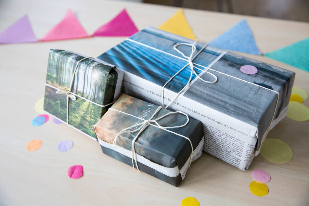 drei eingepackte Geschenke